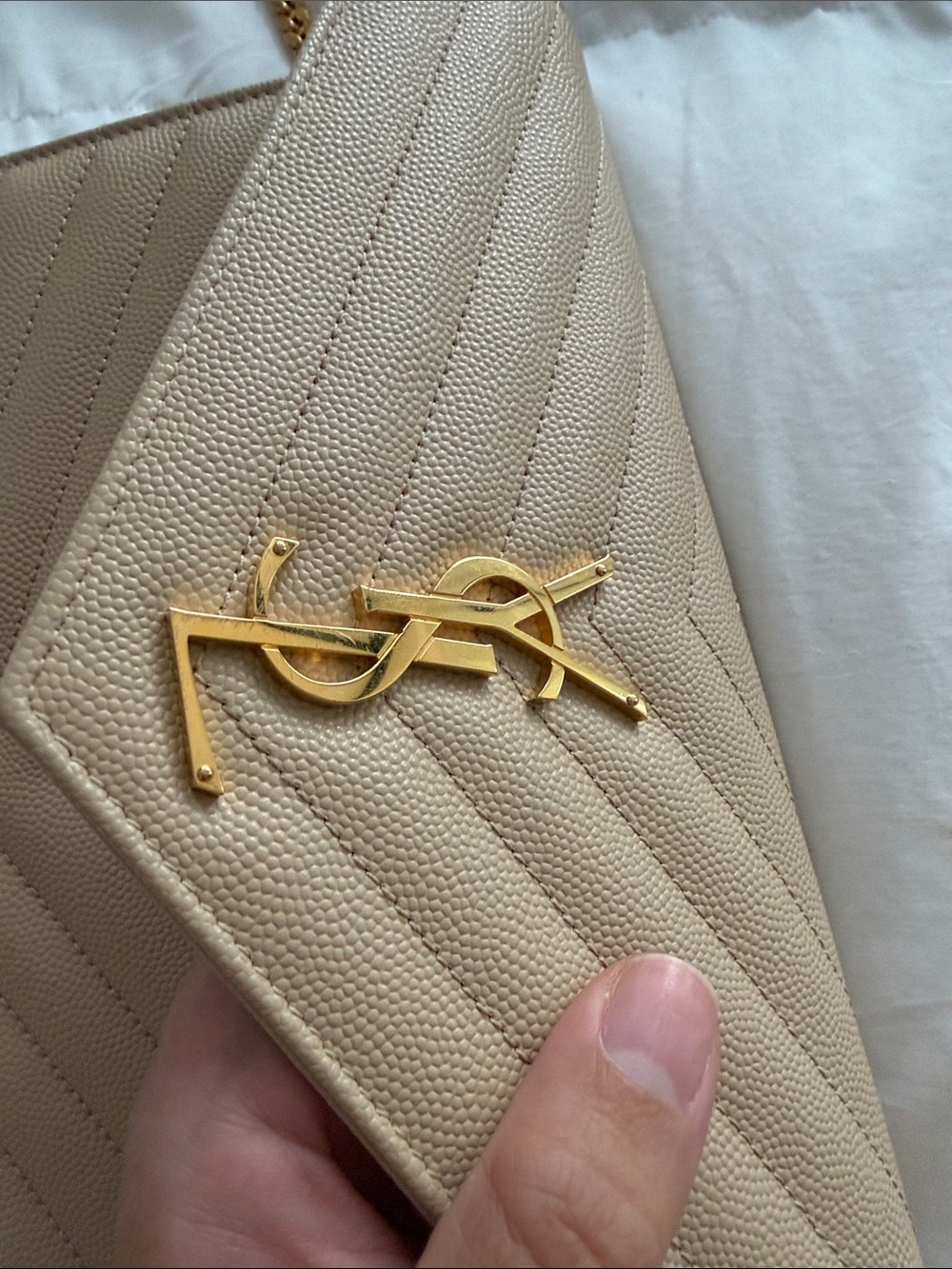 CASSANDRE ENVELOPE CHAIN WALLET IN GRAIN DE POUDRE LEATHER - Picture 5 of 6